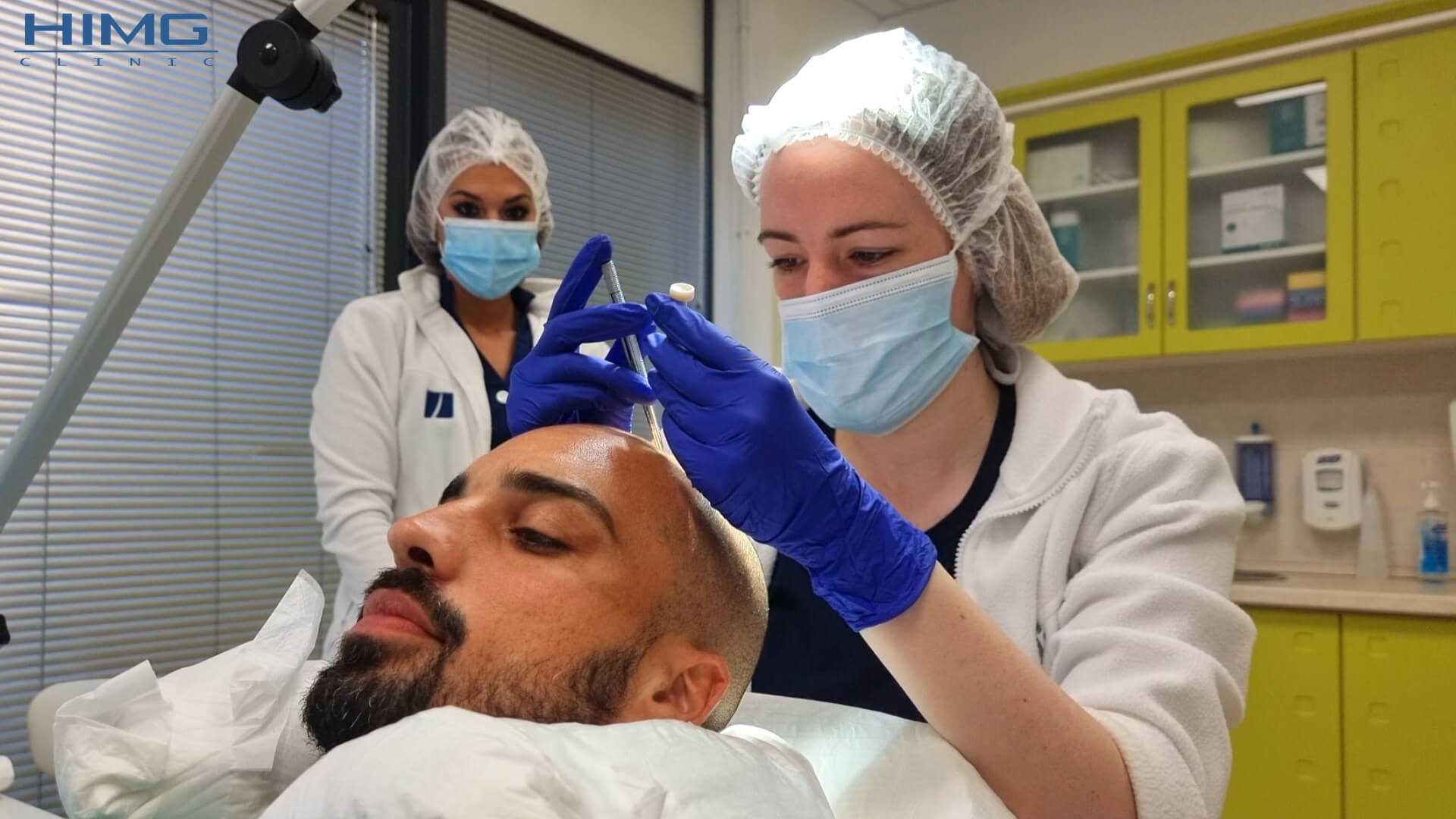 Mennyi ideig kell otthon maradni hajbeültetés után? - HIMG hajbeültetési klinika