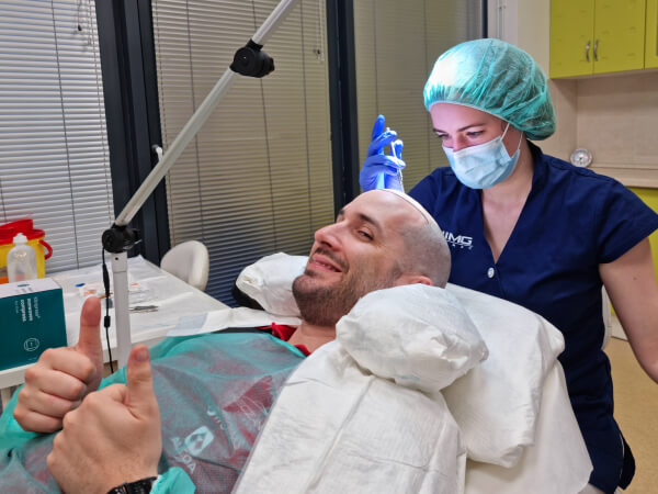 Hajbeültetés a HIMG klinikán